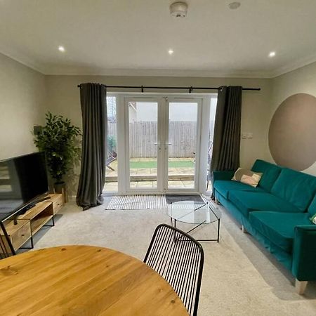 Stylish Modern Two Bedroom Apartment With Garden Cardiff Ngoại thất bức ảnh