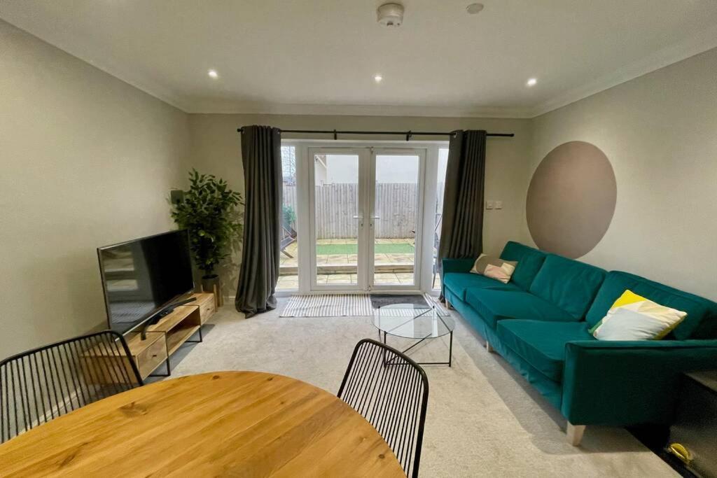 Stylish Modern Two Bedroom Apartment With Garden Cardiff Ngoại thất bức ảnh